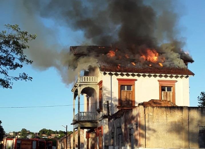 Incêndio atinge antiga estação ferroviária de Rio Pardo