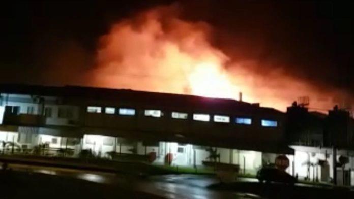 Bombeiros combatem incêndio na BRF em Lajeado