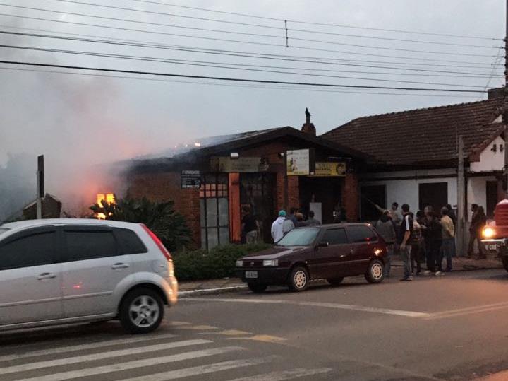 Incêndio destrói ateliê em Cachoeira do Sul