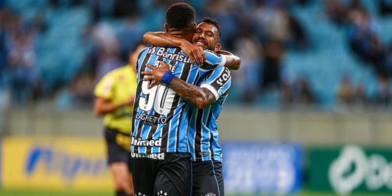 Na estreia de Tardelli, Grêmio goleia São José e segue isolado na liderança