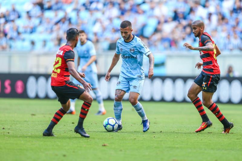 Em jogo de sete gols, Grêmio acaba superado na Arena