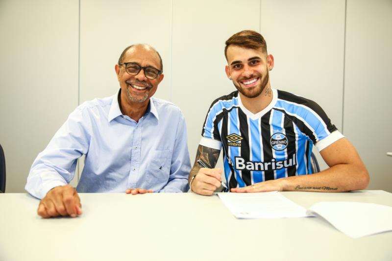 Felipe Vizeu é contratado pelo Grêmio