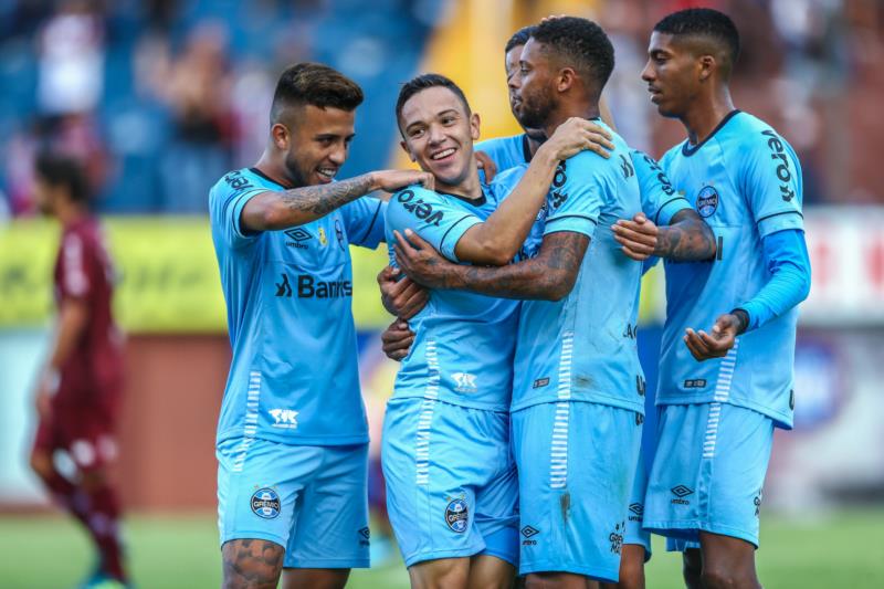 Grêmio vence o Caxias e segue na liderança do Gauchão