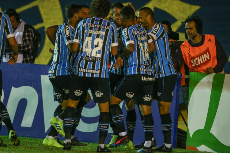 Grêmio vence o Pelotas e fecha a primeira fase na liderança do Gauchão