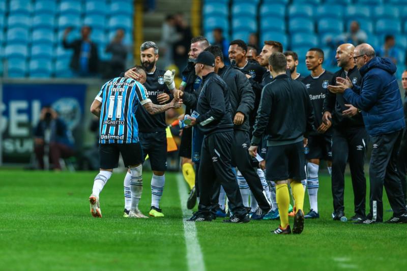 Grêmio vira e vence o São Paulo na Arena