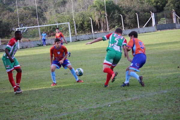 Copa CFC Celso define o último finalista no domingo