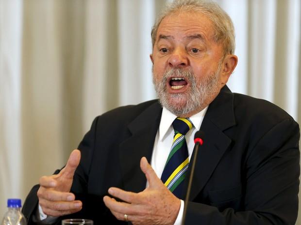 Lula diz que está triste, mas confia na justiça