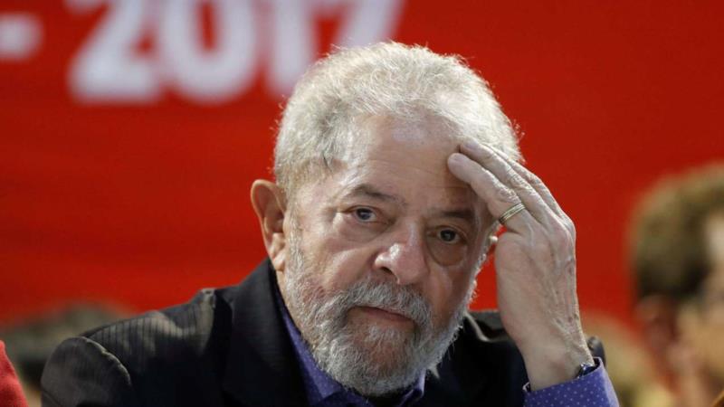 Defesa de Lula desiste de pedido de liberdade no STF