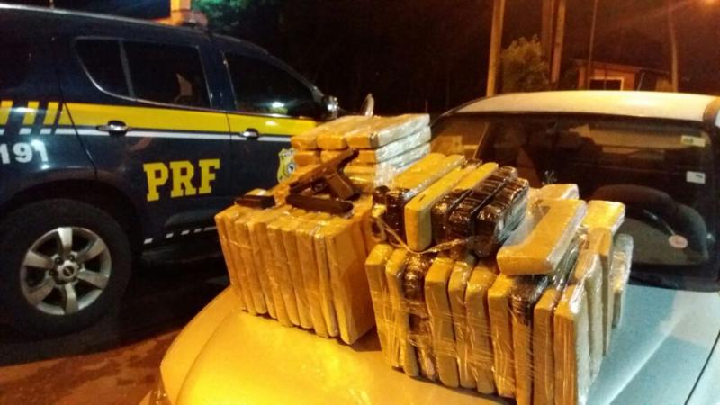 PRF apreende cerca de 100 kg de maconha em Estrela