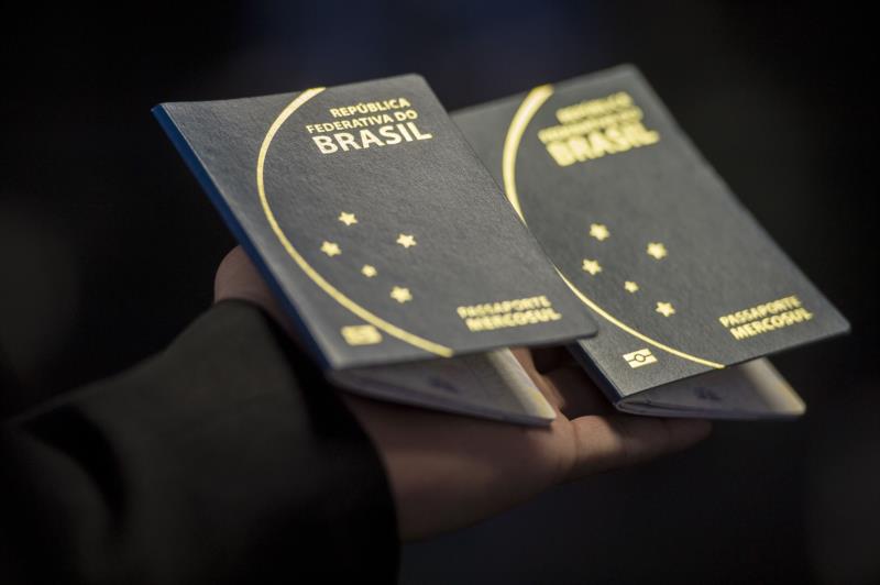 Casa da moeda retoma a emissão de passaportes nesta segunda-feira