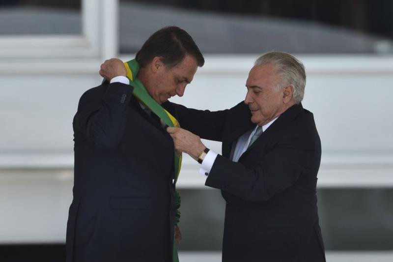 Bolsonaro toma posse como presidente do Brasil