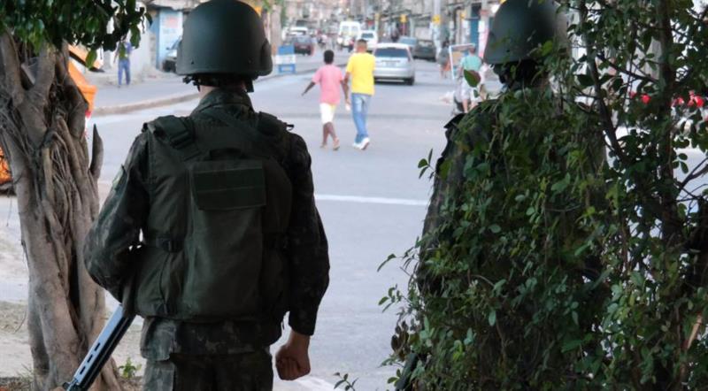 Junta Militar convoca jovens para alistamento e juramento à bandeira