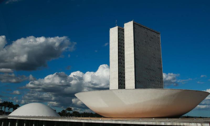 Câmara pode votar nesta quarta proposta que adia eleições deste ano