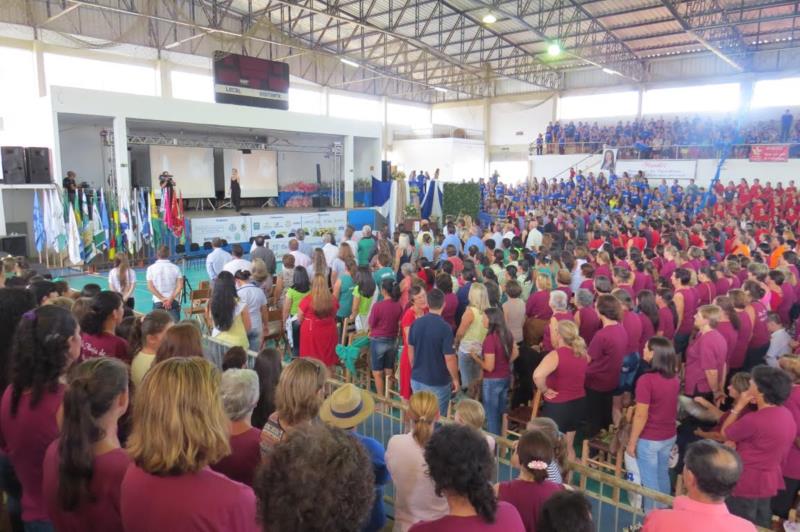 Centenas de mulheres participam de evento em Arroio do Tigre