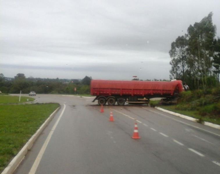 Retirada de veículo provoca trânsito lento em Pantano Grande