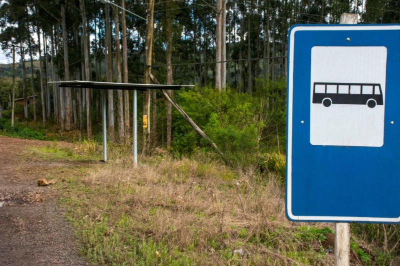 Paradas de ônibus são instaladas em Rio Pardinho