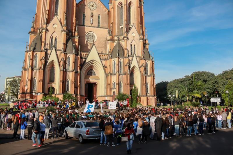 Mais de 600 pessoas caminham pela paz em Venâncio Aires