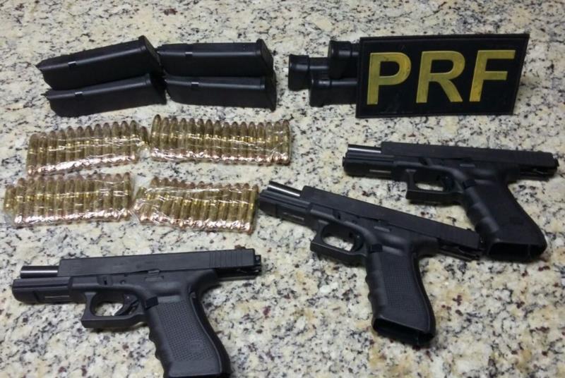 PRF recupera veículo roubado e apreende armas e munições em Lajeado