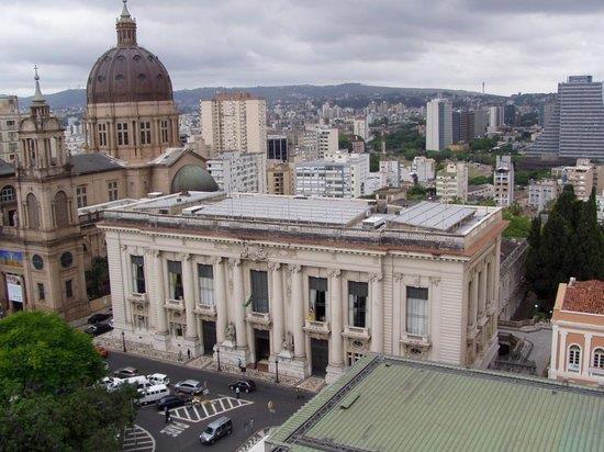 Estado quita folha de julho nesta terça-feira