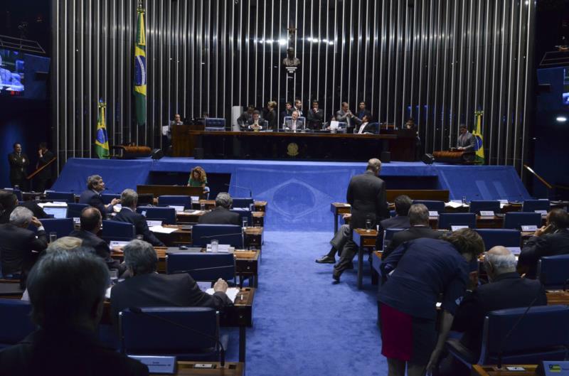 Eleitores votarão em dois candidatos ao Senado este ano