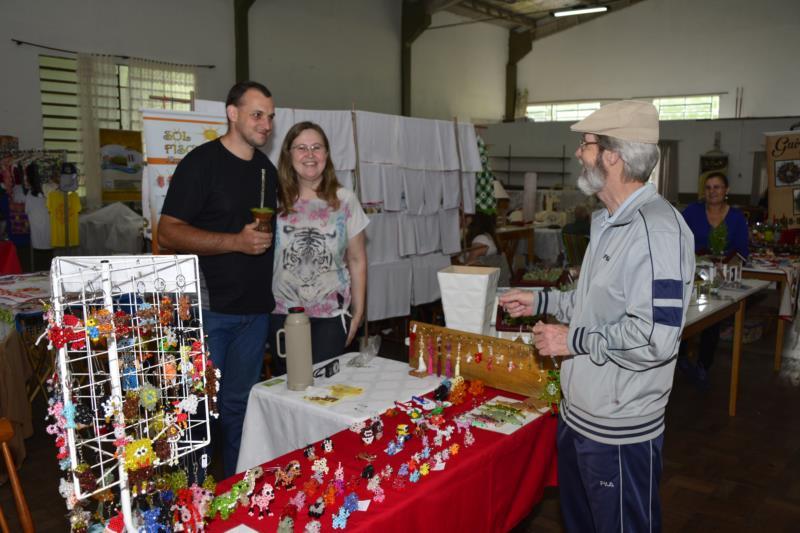 Mercado das Pulgas ocorre neste domingo