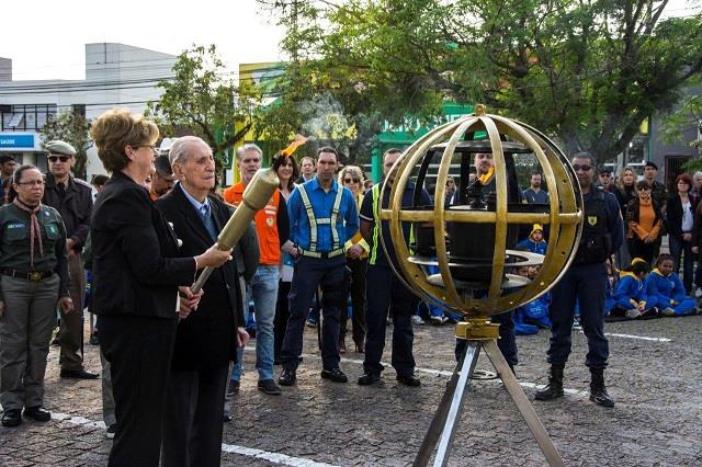 Semana da Pátria é aberta na Praça Siegfried Heuser