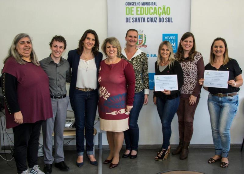 Emeis Vovô Arno e Criança Feliz recebem certificação