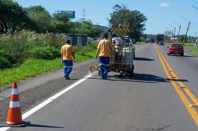 Prefeitura revitaliza sinalização na BR-471