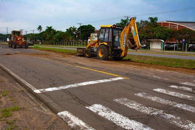 Secretaria de Obras revitaliza acostamento da Castelo Branco