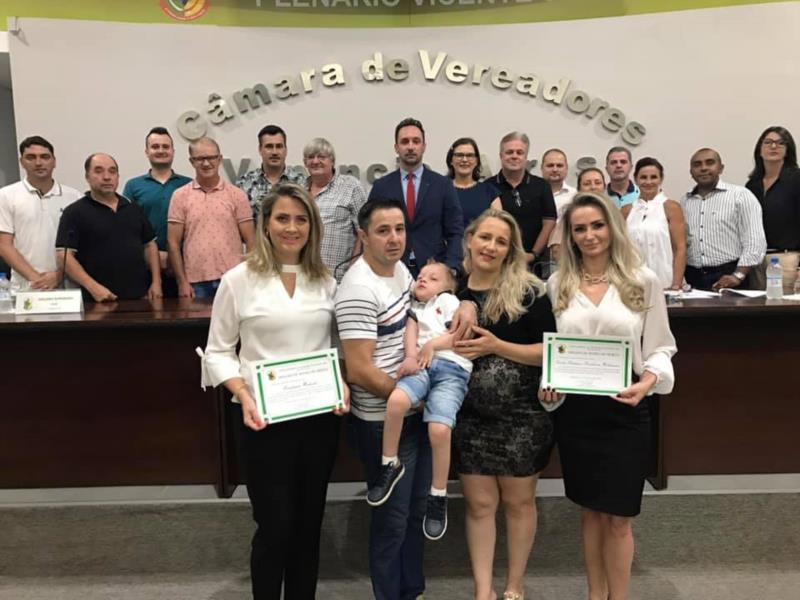 Mulheres recebem certificados por ajudarem família de Venâncio Aires