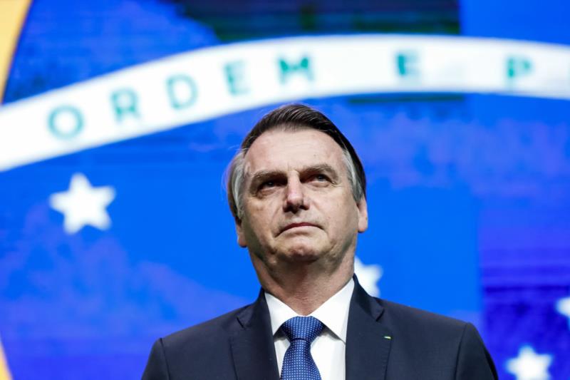 Bolsonaro anuncia que Brasil foi aceito como aliado extra-Otan