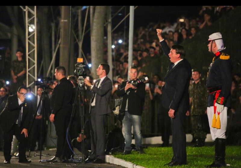 “É muito bom ser brasileiro, mas muito mais ser gaúcho”, diz Bolsonaro em Santa Maria