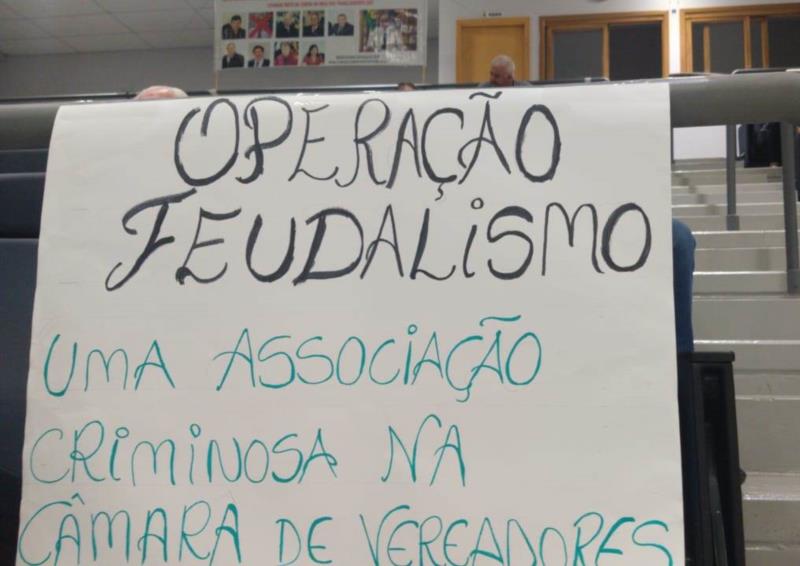 Sessão da Câmara é marcada por manifestações sobre prisão de vereador