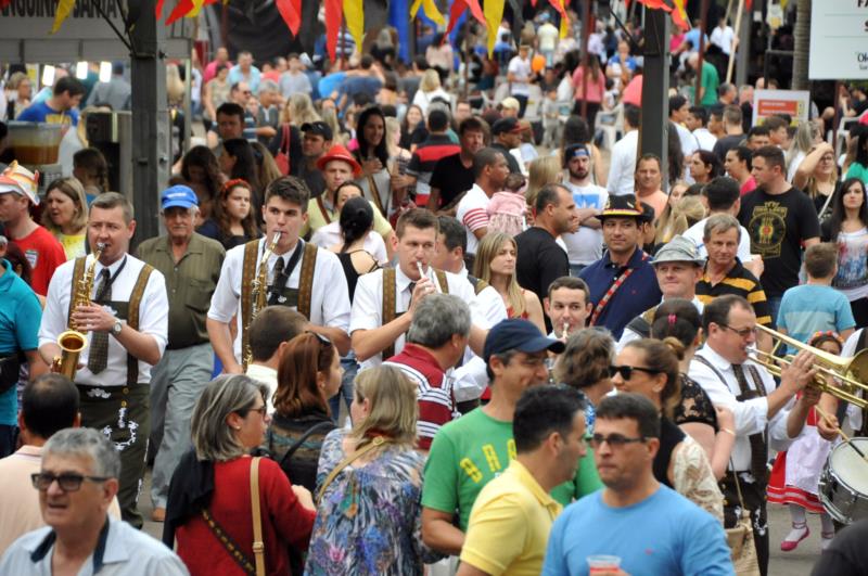 32ª Oktoberfest e Feirasul 2016 registra público pagante de 160 mil pessoas