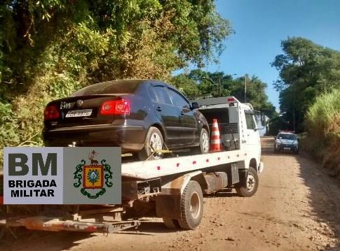 Veículo roubado é encontrado em Linha Sete