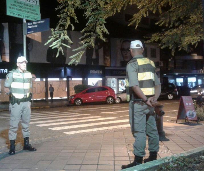 Soldados em formação reforçam segurança de Santa Cruz e Vera Cruz