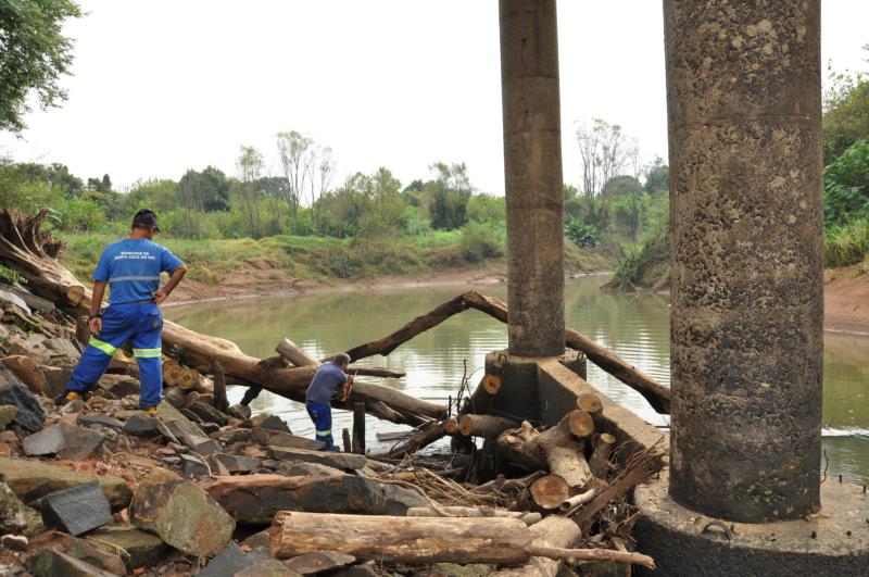 Rio Pardinho passa por limpeza