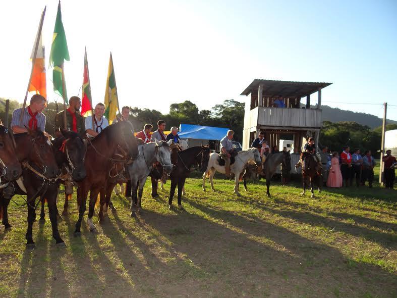 Rodeio do CTG Nova Querência enaltece tradicionalismo em Vale do Sol