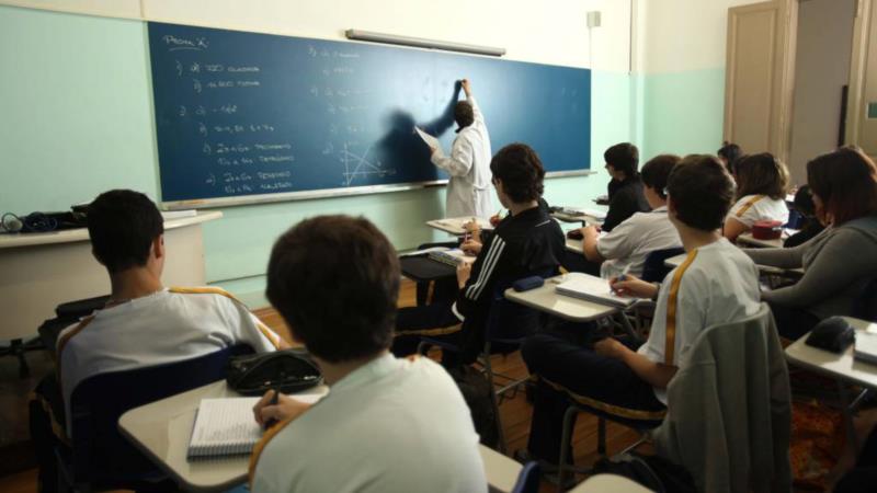 Professores denunciam contradições no ensino privado