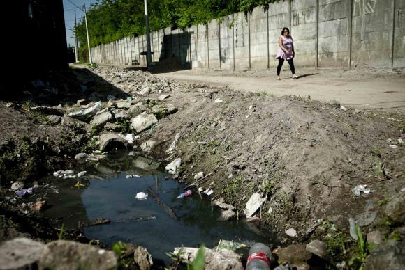 No Brasil, 45% da população ainda não têm acesso a serviço adequado de esgoto