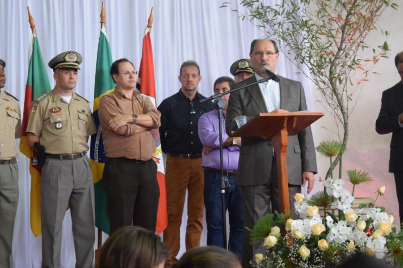 Governador Sartori marca presença na Escola Frederico Augusto Hannemann