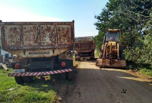 Secretaria de Obras trabalha no Bairro Pinheiros