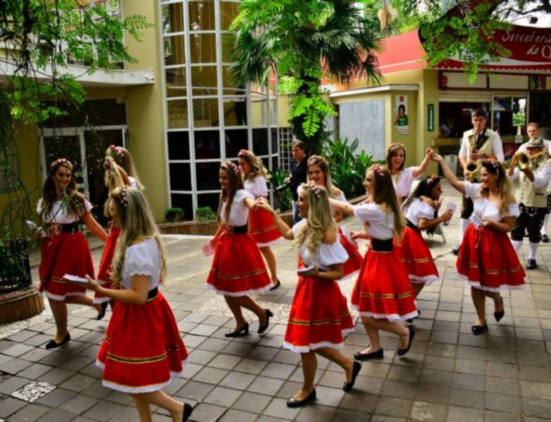 Nos bastidores, a amizade. No coração, o sonho pela coroa