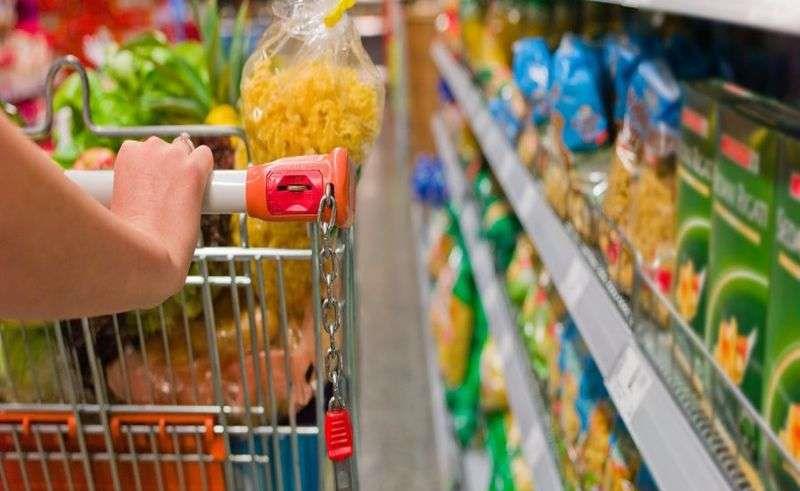 Regra de limite de entrada de uma pessoa por família em supermercados é revogada