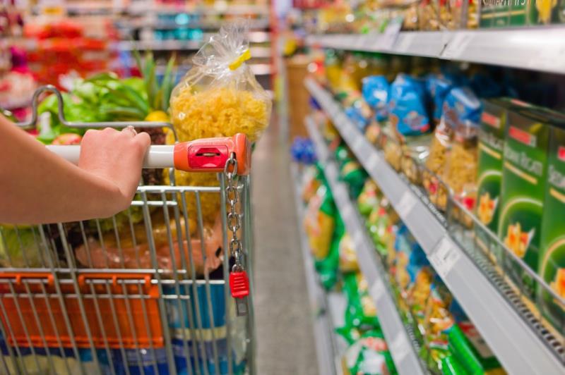 Mercados abrem em horário de domingo nesta quinta-feira