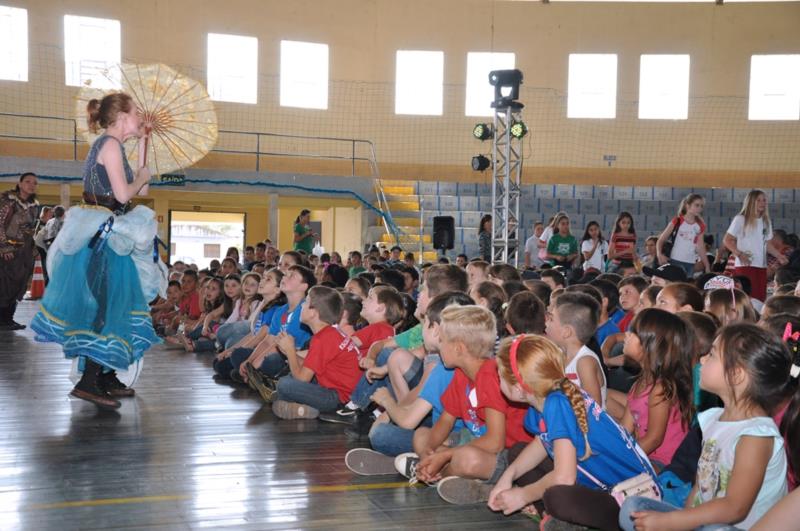 De forma lúdica, alunos aprendem a poupar luz