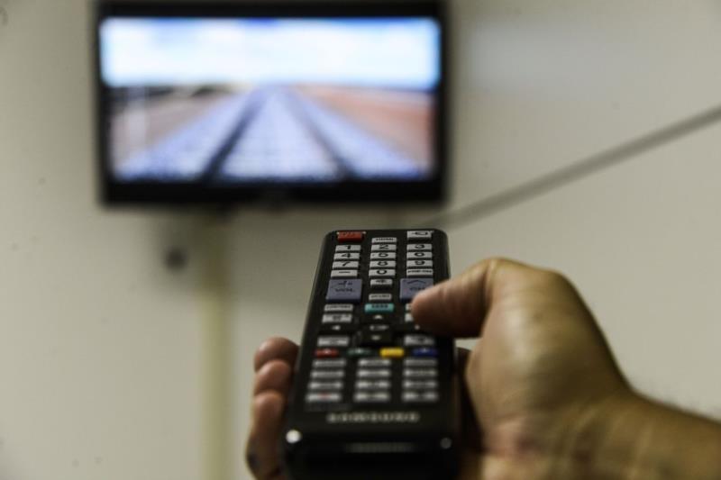 Lei facilita cancelamento de assinatura de TV paga