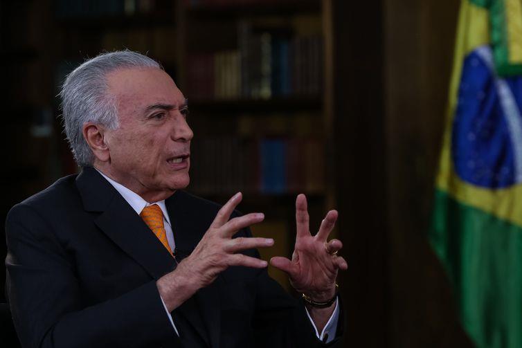 Temer completa dois anos de governo e diz que retirou país da recessão