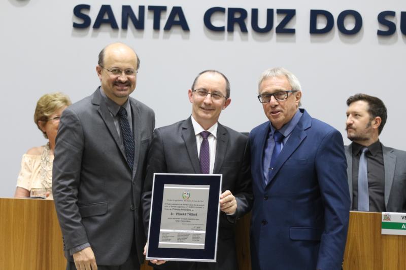 Vilmar Thomé é homenageado com título de Cidadão Honorário