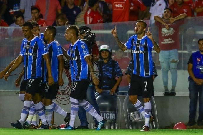 Grêmio encara Independiente pelo bicampeonato da Recopa